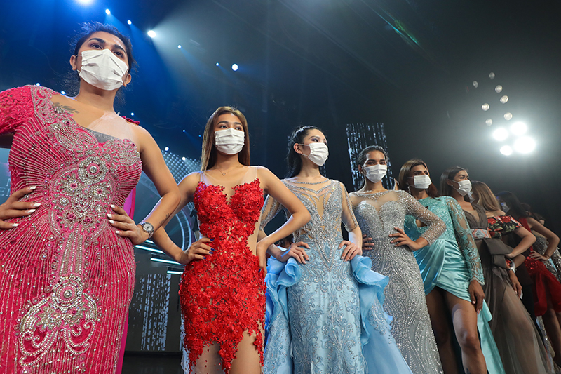 เตรียมพร้อม! ก่อนพรีลิมมินารีคืนนี้  21 สาวเวที Miss International Queen 2020  สวมใส่หน้ากากอนามัย